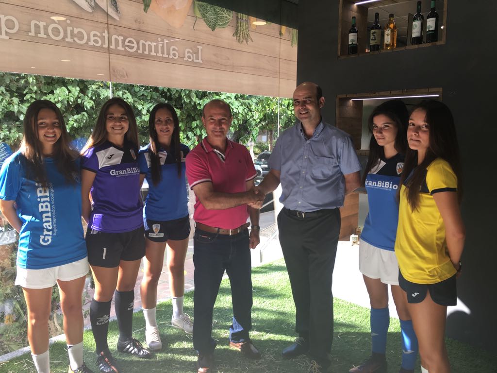 AlhamaElPozo's tweet photo. PATROCINADOR | Hemos visitado la casa de nuestro patrocinador @GranBiBio y se ha oficializado el acuerdo entre la entidad y el club ⚽📸🍏🍐 https://t.co/9NyI93r3hw