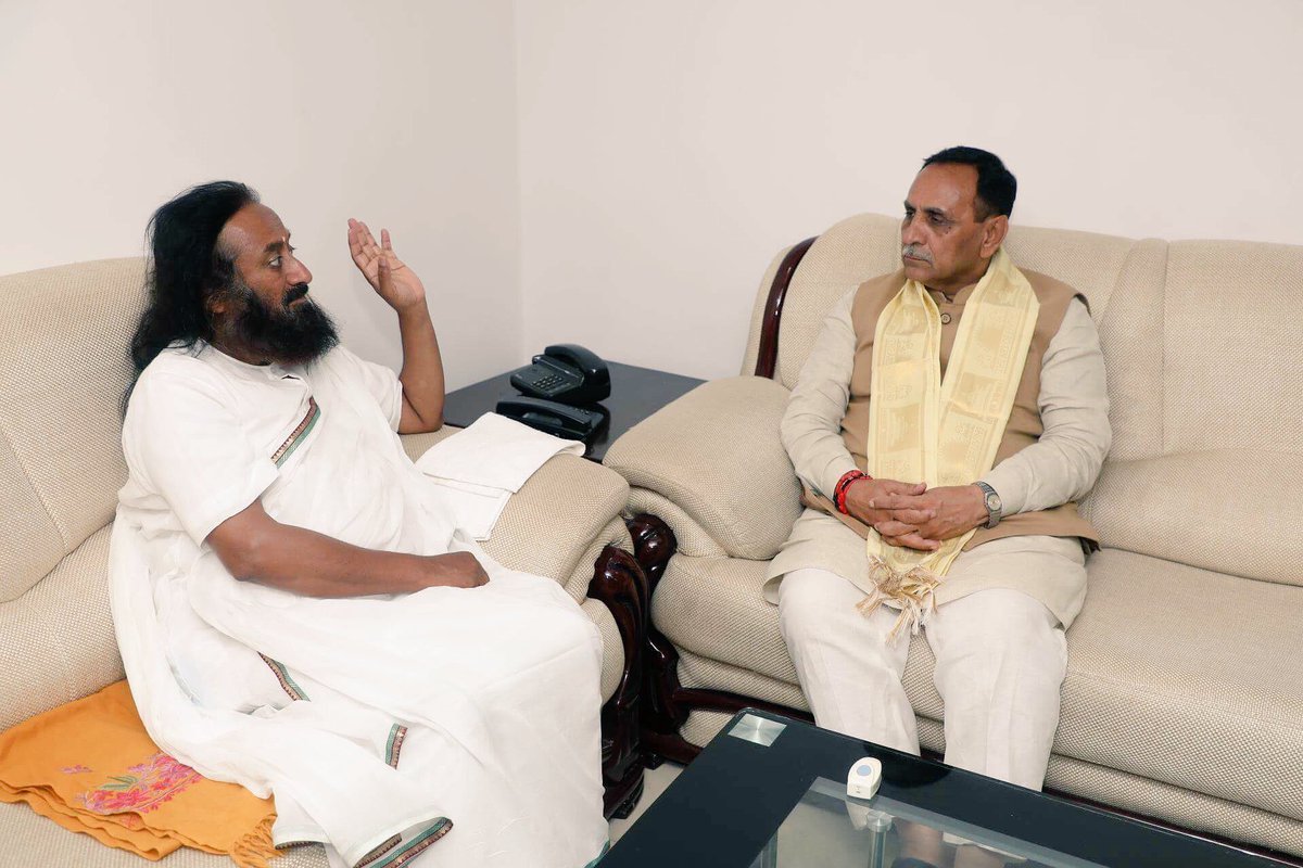vijayrupanibjp's tweet image. Profoundly peaceful &amp;amp; soul soothing to be with @SriSri. Touched by his divine grace &amp;amp; kind gesture to help victims of Gujarat flood.