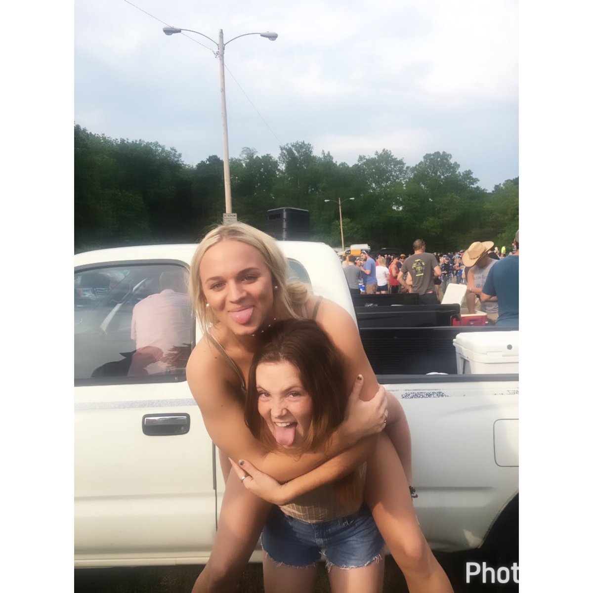 SheaBabby's tweet photo. Happy bday to my soulmate. Idk what my life would be like without you and your wildness. I love you more than you know. Party hard💓💓💓 https://t.co/VYKXF09RW0
