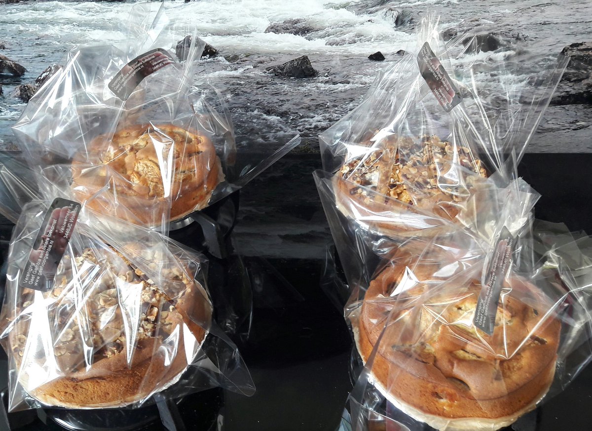 Appeltaartjes aan het bakken voor Gambia. De eerste 6 zijn de deur uit! #Gambia Challenge #goededoel