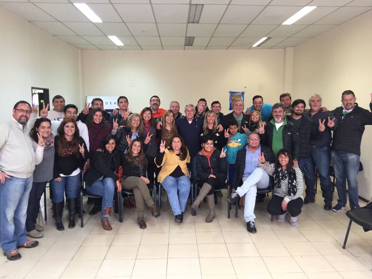 LiberemonosMza's tweet photo. @JorgeTanus visitó el comando de campaña en Las Heras, ultimando detalles para el domingo junto a los/as demás candidatos/as y militantes. https://t.co/ufUKxnhp3u