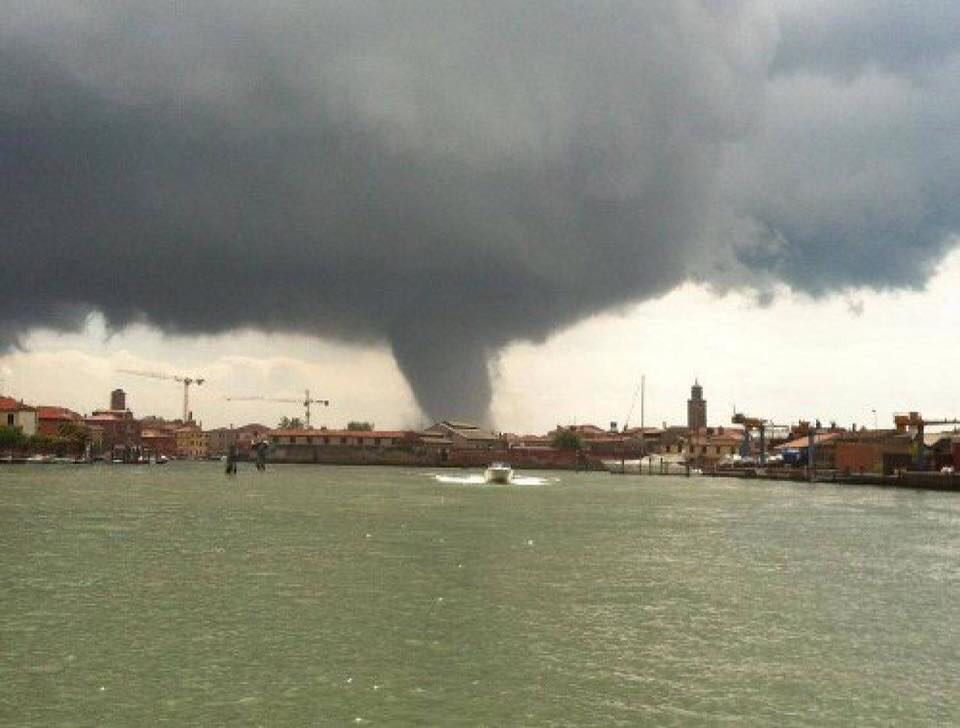 Maltempo: Tromba d'aria nel Veneziano provoca 3 feriti Maltempo: Tromba d'aria nel Veneziano provoca 3 feriti