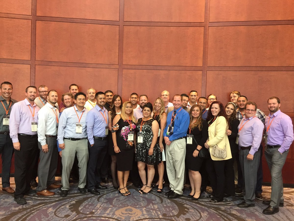 JStorrs91's tweet photo. This is the best MET team in the company but only because we are #OneTeam #PNMETBestNWest #metforum2017 https://t.co/eSSH7nuEnu