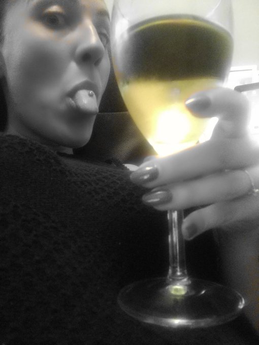 Bonne soir&eacute;e mes ch&eacute;ris ! Prenez soin de vous, gros bisous ! 💋🍷  #d&eacute;tente #vin #relax #wine #kisses https://t<a href="/tag/wine"class="tags"><span>#wine</span></a><a href="/tag/relax"class="tags"><span>#relax</span></a><a href="/tag/kisses"class="tags"><span>#kisses</span></a><a href="/tag/vin"class="tags"><span>#vin</span></a><a href="/tag/d%C3%A9tente"class="tags"><span>#d&eacute;tente</span></a>