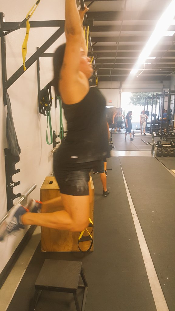Lady_D73's tweet photo. #ProudMoment #BarbellMETCON #WhenYouFigueOutTheKip #FirstRip #Crossfit #CrossfitProblems https://t.co/oOheLLzCEg