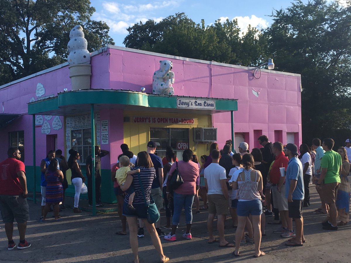 cobblemedia's tweet photo. So many delicious #snowcone choices at @conesjerry, you are sure to find YOUR favorite flavor combo! #supreme ๐ฆ๐ง #brandsofmemphis #901eats https://t.co/3zC79VCENk