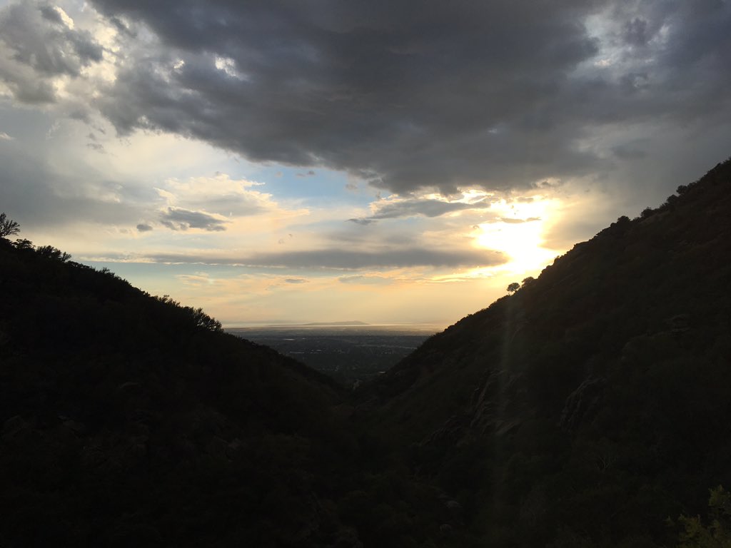 cbower1019's tweet photo. Perfect way to unwind after a great day with #SmallSat2017. #modeltheworld #GeoSparkBlueGlass https://t.co/frEVnwVV0v