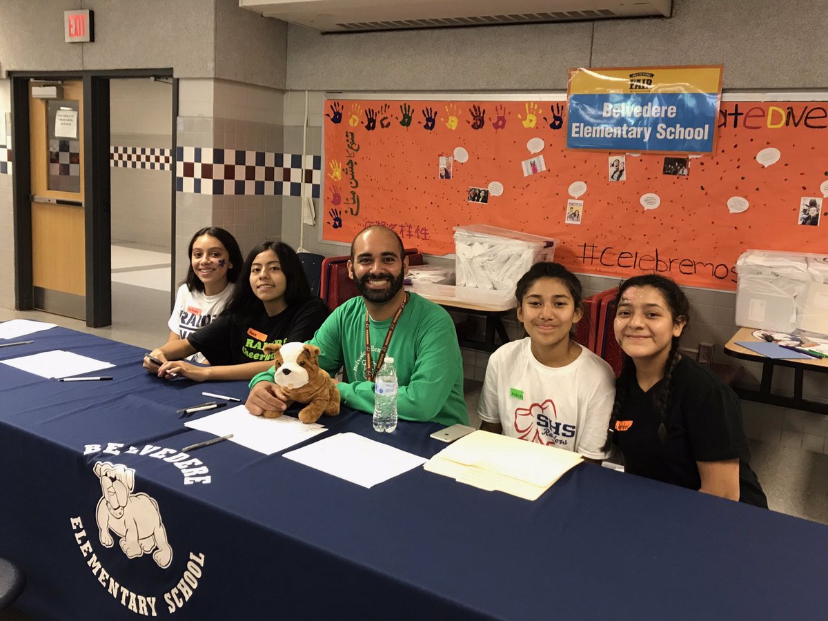 KevinSami's tweet photo. Happy to see so many smiling @BESbulldogs as we gear up for the new school year at the 2017-2018 @StuartFair! https://t.co/KQkFUKUtXt