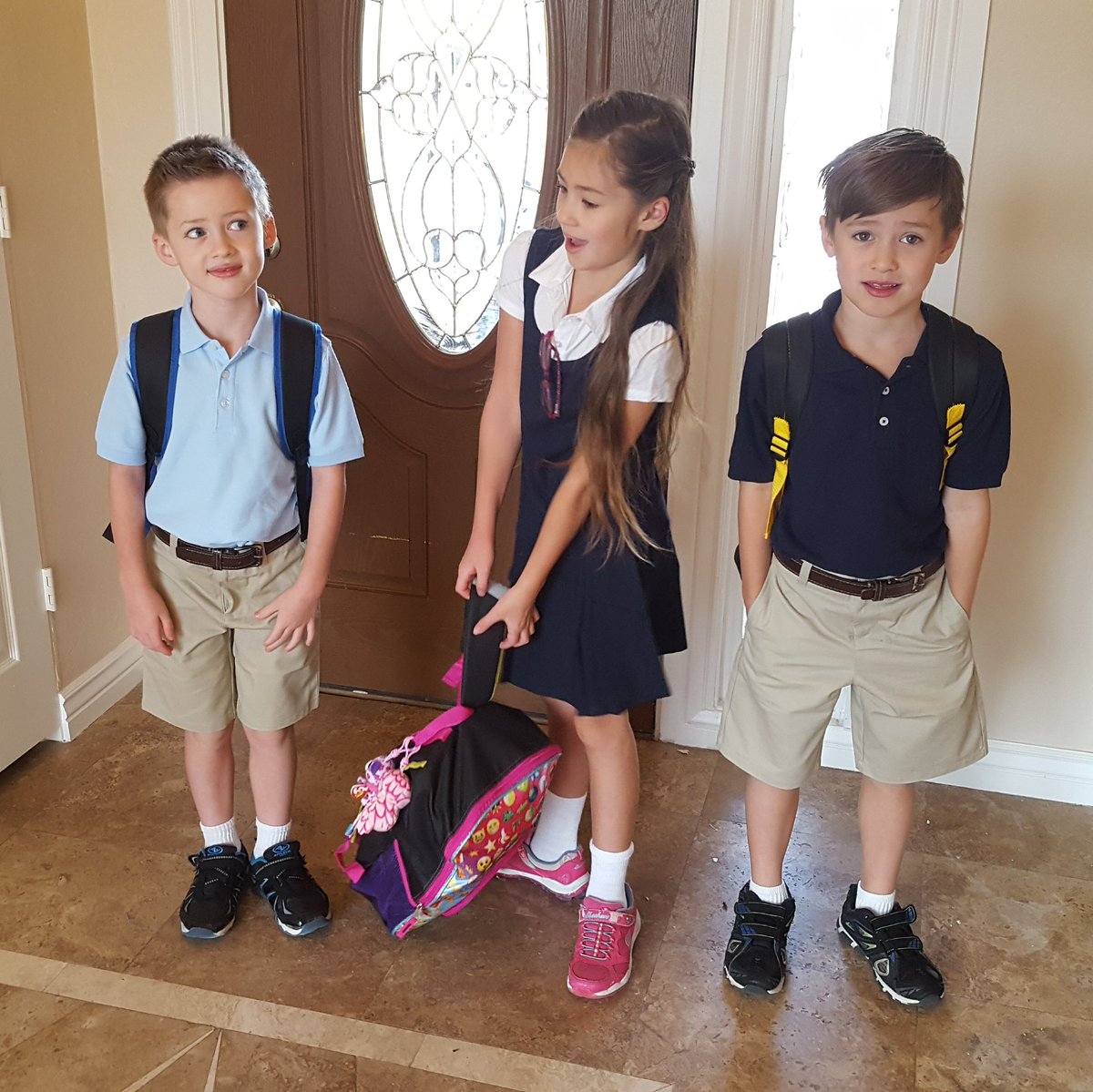 Le premier jour d'ecole. ☺😯😙 First day of school.