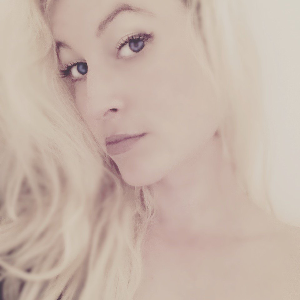K3llybird's tweet photo. Purple contacts for Runway Show coming up. Too much, not enough? Just right? U tell me. . .
๐
#runway #model #sports #fashion #kellyreporter https://t.co/ePBYpsZoFW