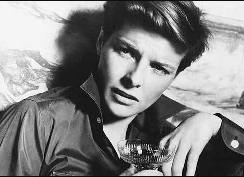 Lilian's tweet photo. ¿Qué tal unos minutos para apreciar a Katharine Hepburn como Sylvester en Sylvia Scarlett? #Queertastic https://t.co/uDUlHeSPrR