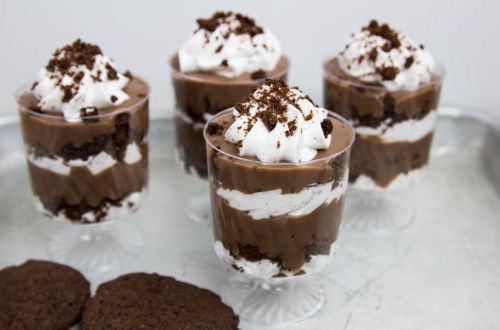 Make them smile with individual cookies 'n cream parfaits! Easy, kid-approved #glutenfree recipe by <a href="/ardennefarm/">Ardenne Farm</a> ! bit.ly/2vmG1zL