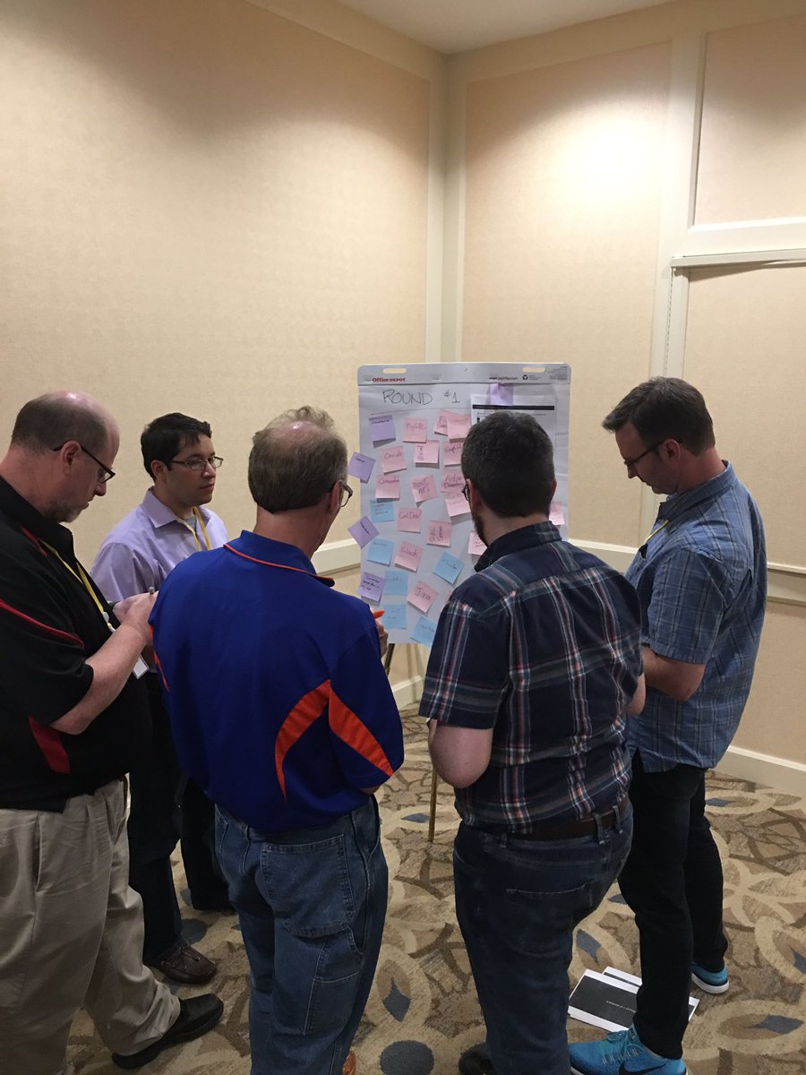 KlausRoder's tweet photo. Design thinking exercise for #LiveGrid #lowCode #appDev at #mwlug2017 @IBMSocialBiz https://t.co/N1I1jFyMbn