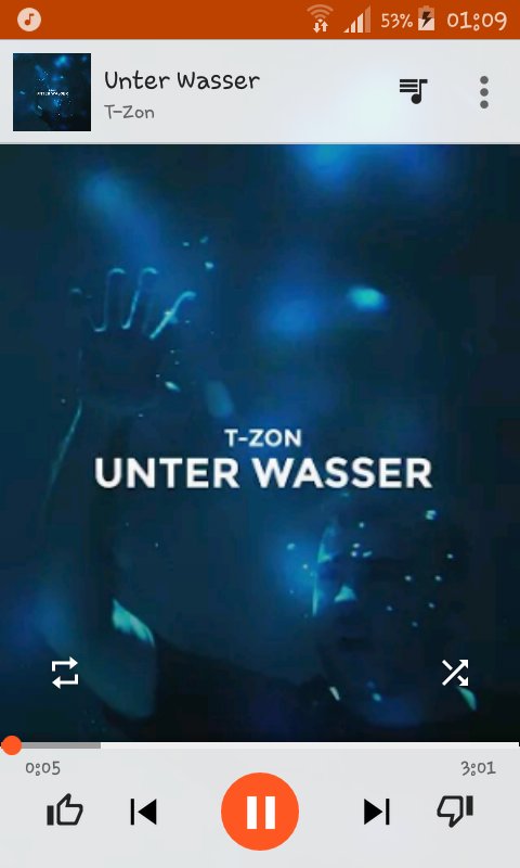 Jule_loewenkind's tweet photo. #unterwasser #blauEp  erste Single #tzonarmy lets go  pushen! #pourd @TZON57 bin stolz auf dich!❤ über krasser Song liebe ihn❤ https://t.co/2q9Hs0Uqxo