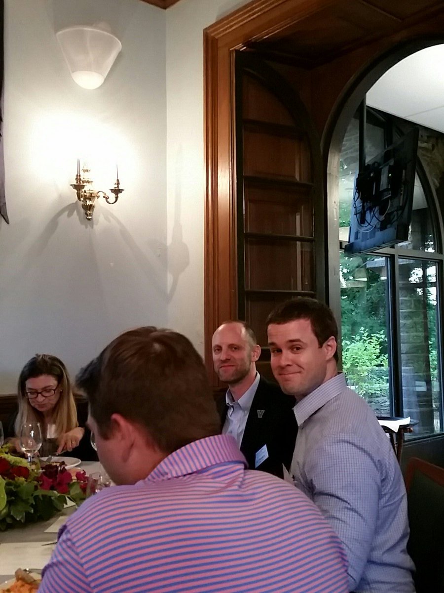 RmonroVU's tweet photo. Faculty, staff and students dining together at EMBA Welcome #emba18table1 #vemba #emba18table4 https://t.co/T3dZx4ozHd