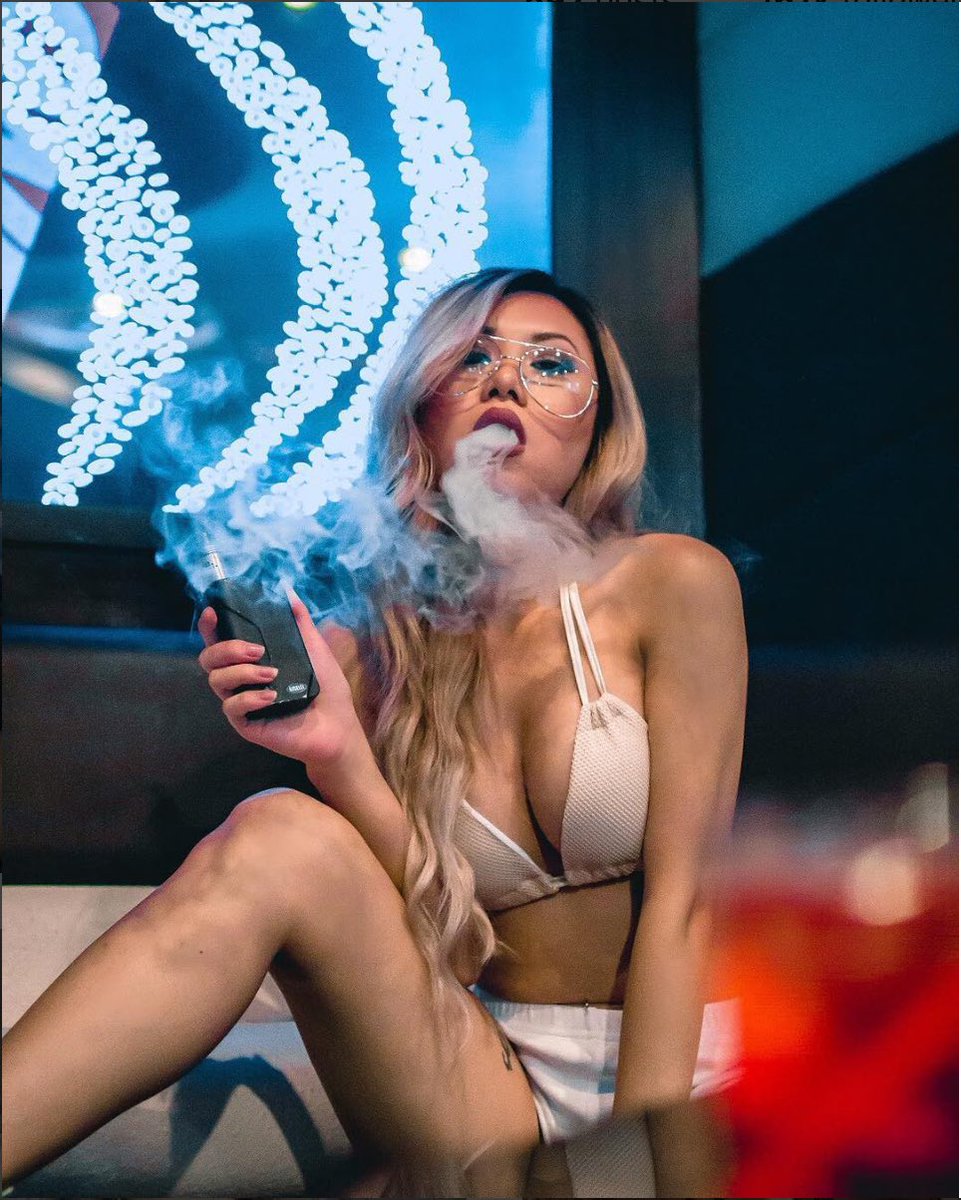 sigeleiusa's tweet photo. Enter promo code SGL40OFFAUG17 at checkout for 40% off #snowwolfVfeng #fuchaiGlo and #sigeleiMT preorder.
 https://t.co/vawZTqkVIU https://t.co/KYiHxEGYlh