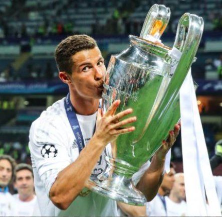 FootballFactly's tweet photo. 12 Months for Ronaldo:

 UCL
🏆 Euros
🏆 UEFA Best Player
🏆 Ballon d'Or
🏆 CWC
🏆 FIFA Best Player
🏆 La Liga
🏆 UCL
🏆 Super Cup

🐐 https://t.co/bDCsaIGPqb
