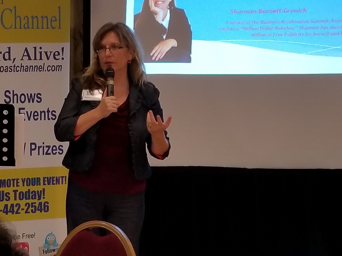 Ropert_Partners's tweet photo. @ShannonBurnett organizer of #MediaMagicIntensive leading participants in building their #PowerBio. Shannon you're awesome! https://t.co/tMz2gzU9h2