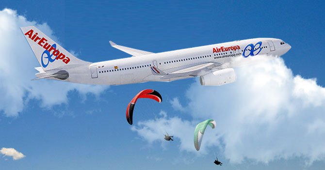 ChiguireBipolar's tweet photo. Para no aterrizar en Venezuela, aerolíneas dejarán caer pasajeros en paracaídas > https://t.co/R8zAEtwimH        https://t.co/DDbEpwERc6