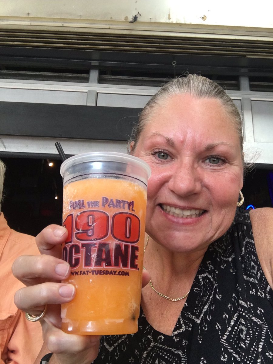 DeutscheGirl211's tweet photo. #190octane #fattuesdays #vacation #southphilly #southstreet https://t.co/1rIBdV7j9y