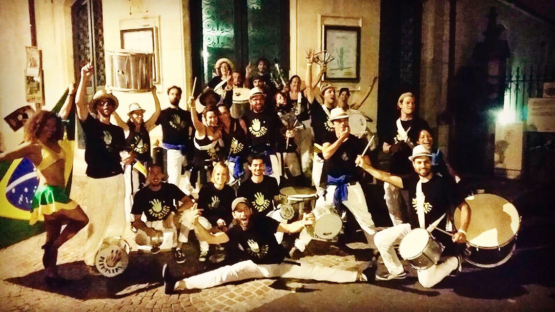 Ritmistas2Pily's tweet image. Retrouvez les #ritmistas dos Pily au #festival d'#aurillac 
Mercr.23: 21h45, jeudi/vendr./ samedi: 23h15 
Rdv Pastille 32 (av Rep &amp;amp; J.Ferry)