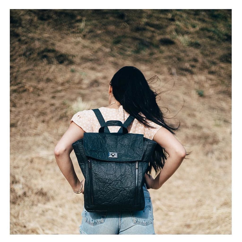 heymaniwala's tweet photo. Where will your #journey take you? 🍍
🍍
🍍
#veganluxury #madeinusa #pineapplebag #backpack #onthego #traveling #dayp… https://t.co/BeVufnPMKY https://t.co/fJt3x9TDqx