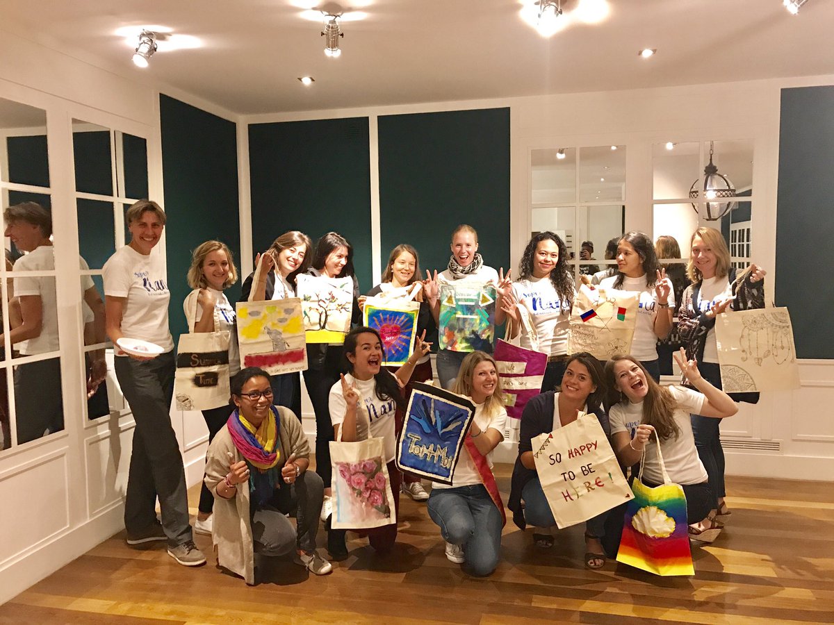 mytanako's tweet photo. #atelier #totebag par @mytanako @TanakoMada . Merci mesdames 🤗 merci le #Grand Hotel Urban 🙏 #MyTanako #TanakoMada #TanakoMadagascar #DYI https://t.co/etPWqlz9Et