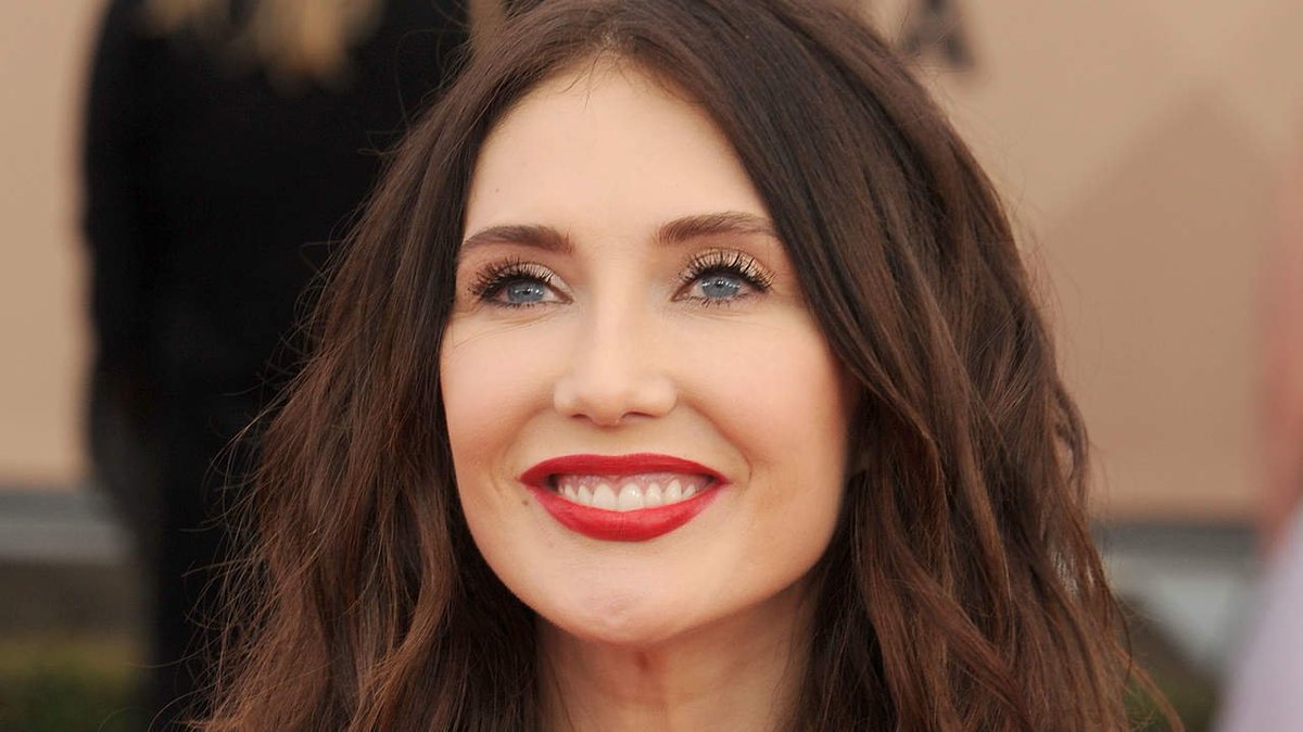 The Hydrating Facial Spray That Gives This 'Game of Thrones' Star Glowy Skin dlvr.it/PdBMdW