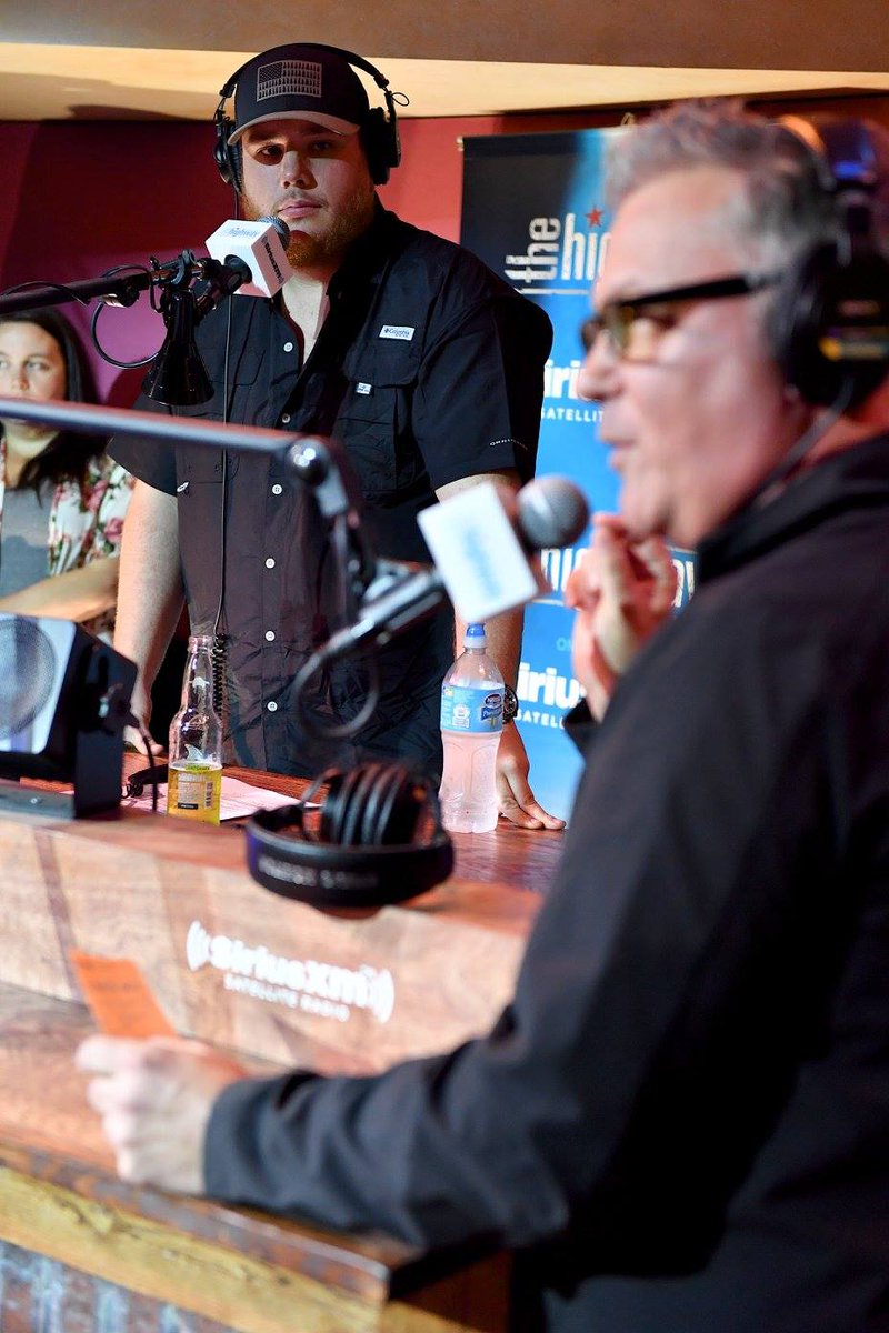 highwaysiriusxm's tweet image. A huge congrats to this weekend's #Hot30SXM #1 , .@LukeCombsMusic ! We are super proud of you! 🤘🏼