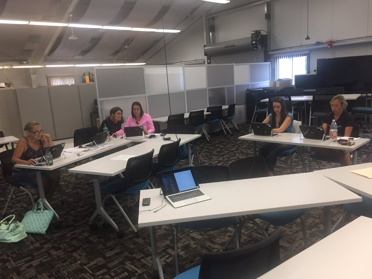 MikeMunski's tweet photo. Check out these hard working teachers working with #office365 #onedrive and @OneNoteEDU! #GCSpartanTech https://t.co/OZDfridTGj