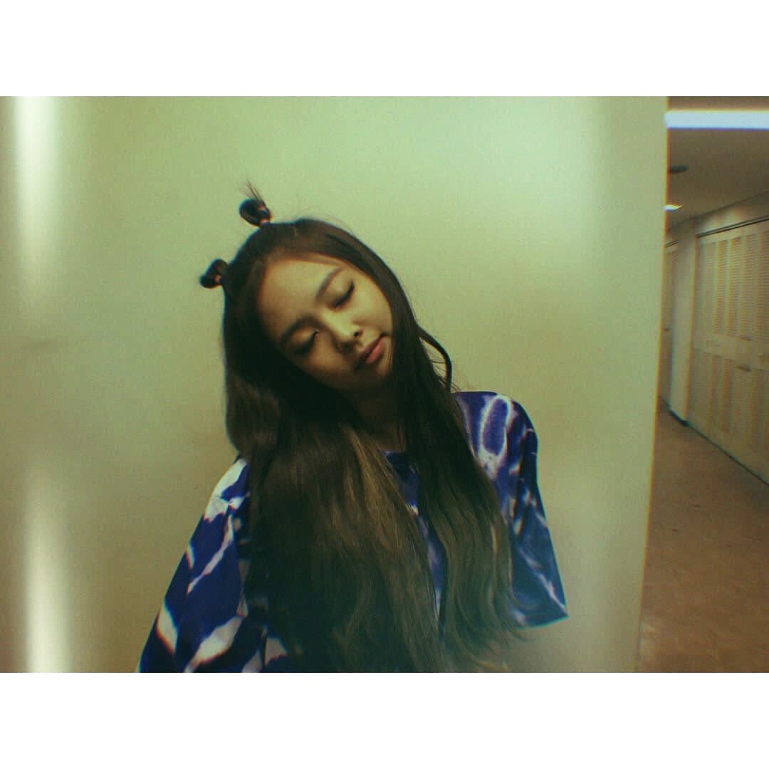 jennyttrium's tweet photo. jeɴɴ'ѕ вlαcĸpιɴĸoғғιcαl υpdαтeѕ.

❝hello my lovely blinks around the world 🖤 #BLACKPINK#BLINK#1주년#888
#블요일은바로오늘이다#블링크#사랑해#8월8일8시#블랙핑크가태어났어요❞ https://t.co/DmuyfvjiQz