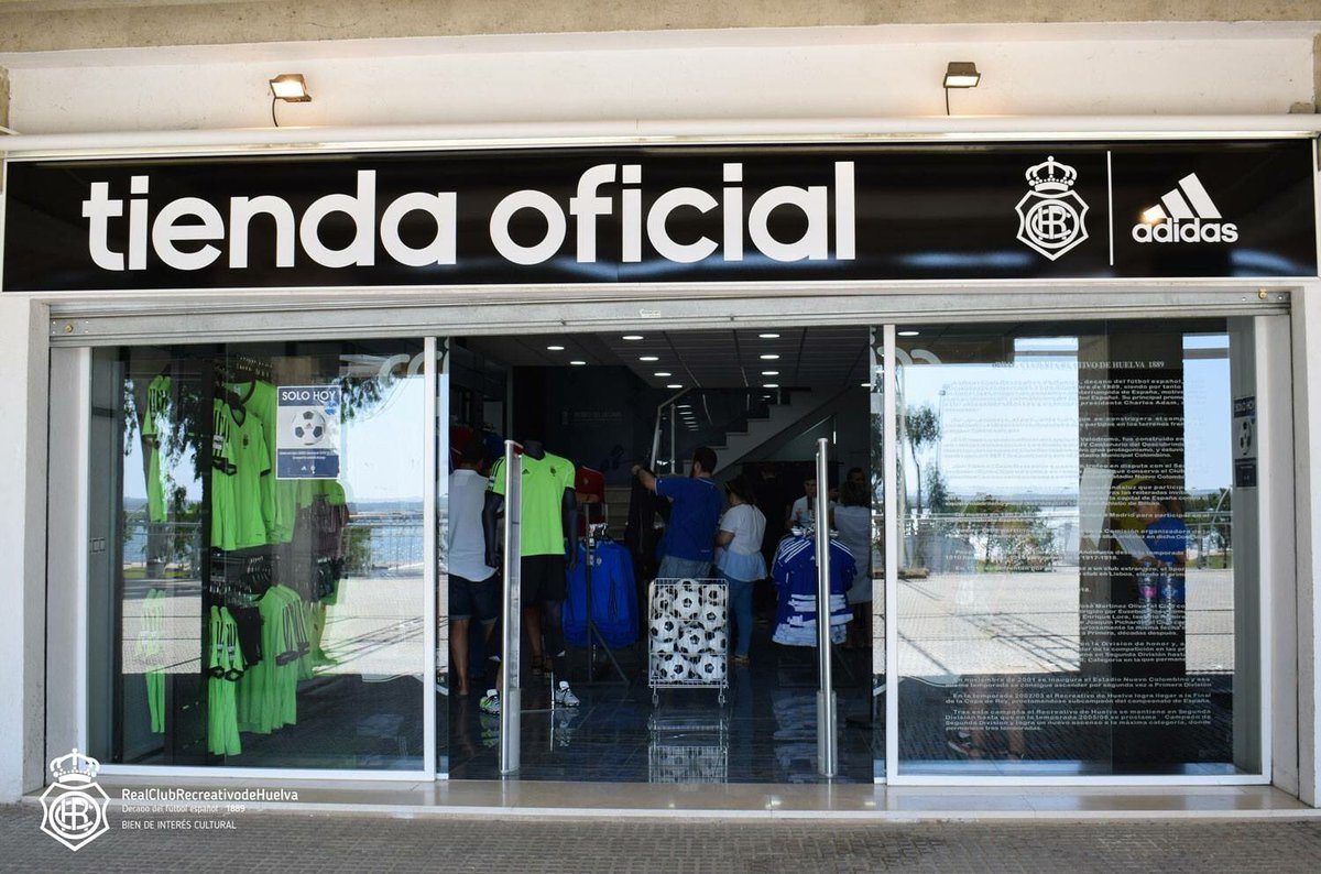 Embotellamiento Están familiarizados Pesimista RC Recreativo de Huelva auf Twitter: „La tienda oficial queda inaugurada.  Toda la info, fotos y horarios aquí ➡️https://t.co/4imw79SQWA #RecreTienda  📸@pablosayagoc https://t.co/vlrM887iWz“ / Twitter