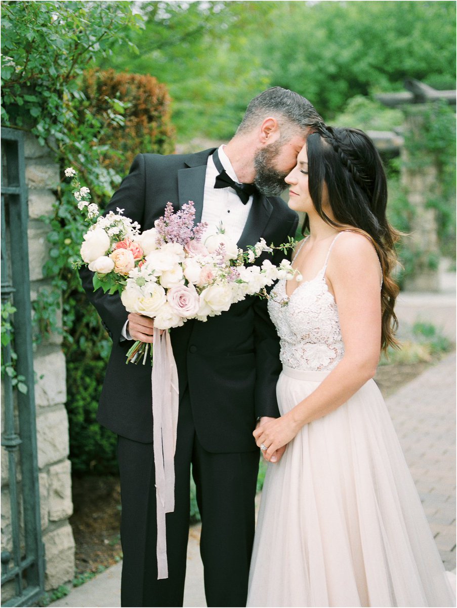 With simple inspiration from a painted blue door on the Idaho Botanical Garden grounds, Brie Thomason Photography... deargraymagazine.com/botanical-gard…