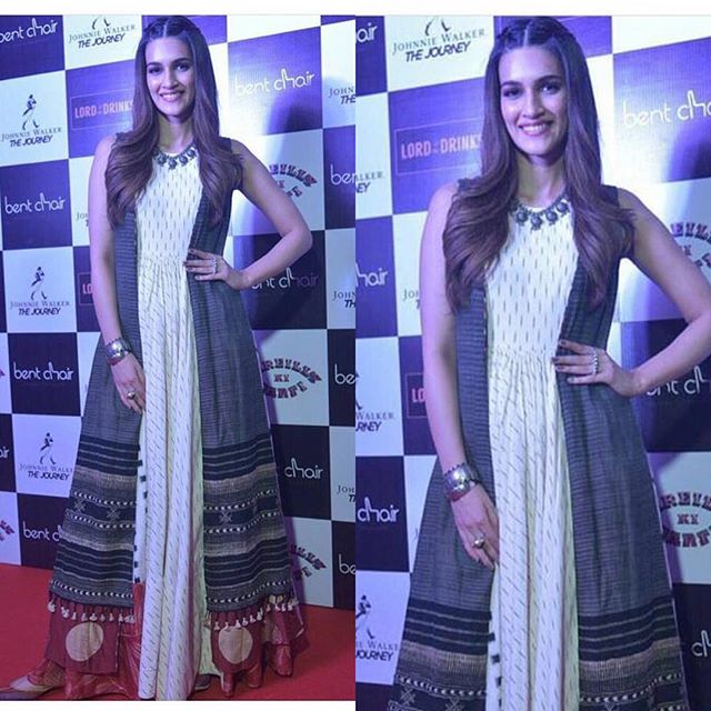 KritiiSanon1's tweet photo. #bareillykibarfi https://t.co/bAqYaDKbR6