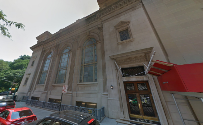 HRReporter's tweet photo. Woman fired after being pregnant at wedding may sue NYC synagogue | Canadian HR Reporter #WeirdWorkplace https://t.co/YPHzH1sD6Y https://t.co/iNi5Xa9BGP