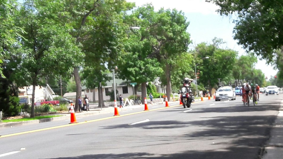 LevitatorLounge's tweet photo. @CoClassicPro 
#ColoradoClassic

Break of 5 with 3min30s on peloton 
Starting 2nd lap
Colorado &amp; 22 ave https://t.co/Sq3qRaimtA
