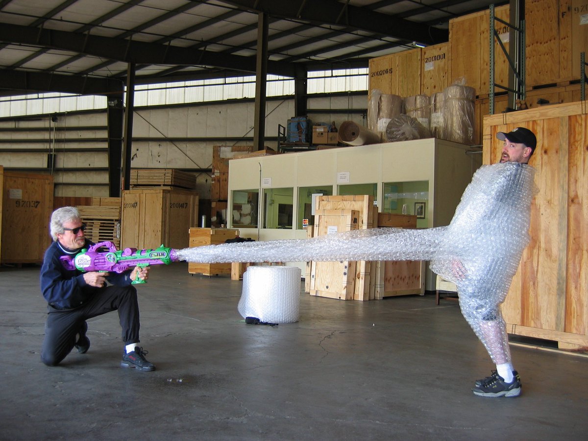 gentlegiantmove's tweet photo. Got 'em! #ThrowbackThursday #WarehouseFun #TBT https://t.co/z2vYwL00Lc