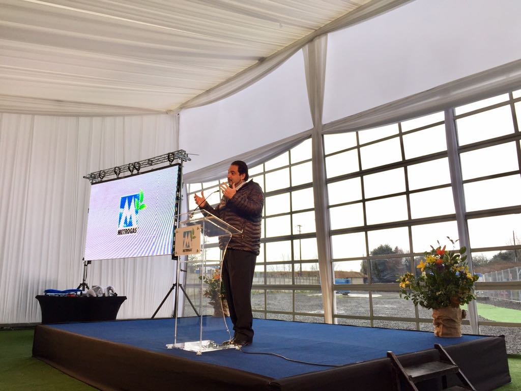 MinEnergia's tweet photo. Ministro @AndresReboll en inaguración de planta @MetrogasChile en Osorno: "El Gas natural llegó al sur de 🇨🇱 para quedarse" https://t.co/FK8uctW304