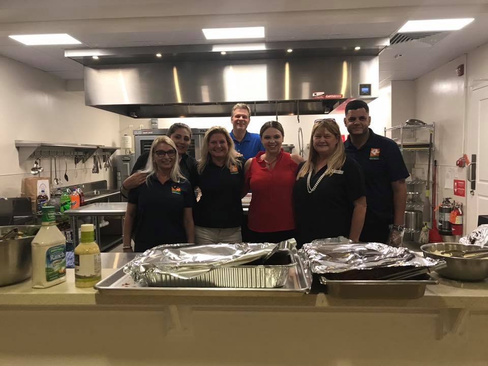 AmerLandmarkApt's tweet photo. We LOVE to help! Some of our team members at the Ronald McDonald House in Jax, FL. #robbinselectra #ronaldmcdonald https://t.co/NLlI4na904