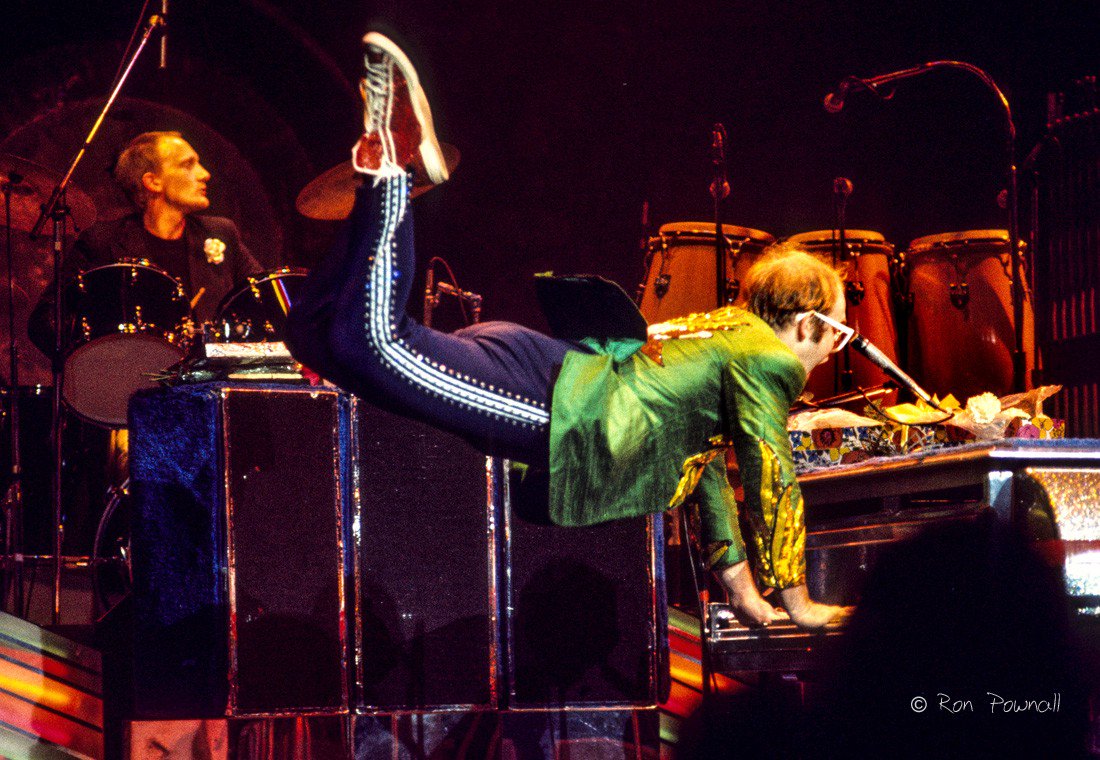 CenterStagingLA's tweet photo. #onthisday-1976 #EltonJohn played the first of ten sold out nights at Madison Sq. Gardens in NYC. #centerstaging #backline #centerstagingny https://t.co/H14eh2CHPj