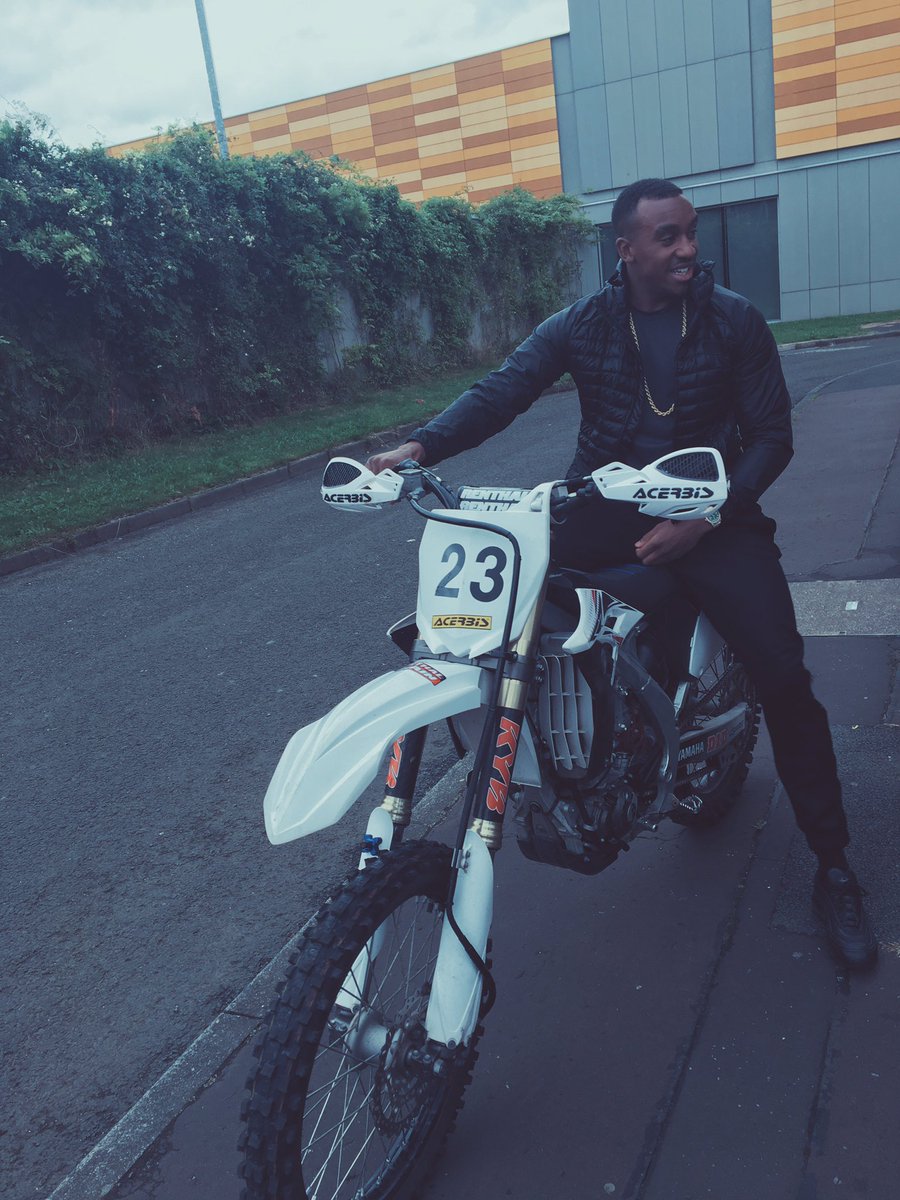 TheBugzyMalone's tweet photo. Yeah i'm famous so fucking what, the game hasn't changed me I changed the game, and i'm only just getting started... 👑⚜️ https://t.co/mwQz6DN3DC