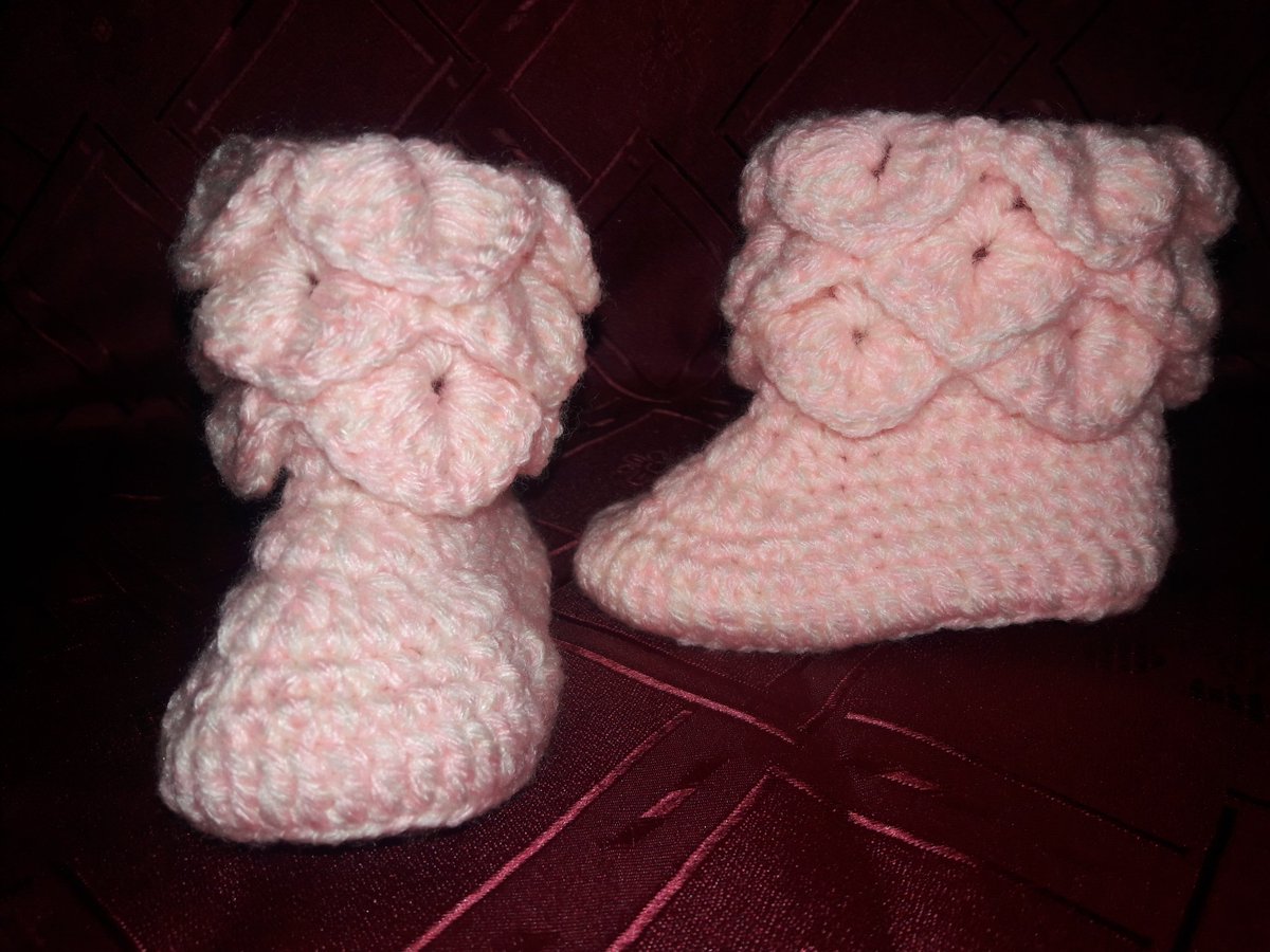 verodangiolo's tweet photo. #Botitas #puntoescama #crochet #beba #rosa @VeroDesing https://t.co/GrtWzR5S5g