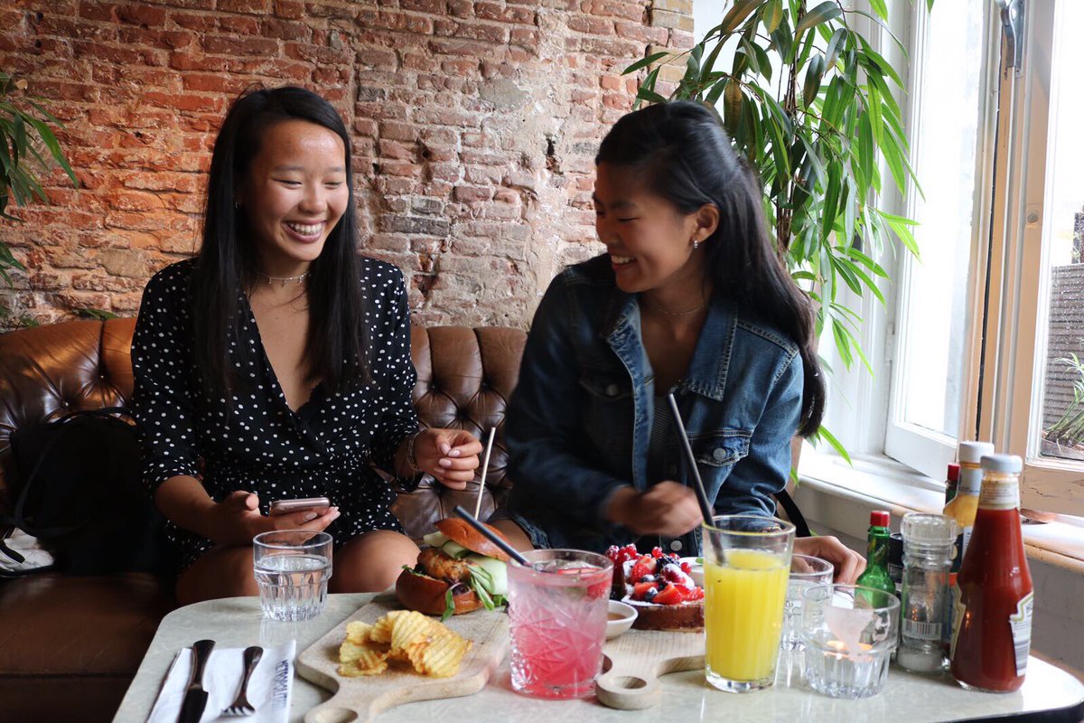 smilebethers's tweet image. Finally got to meet one of my internet besties @ElineMarlin. 💛