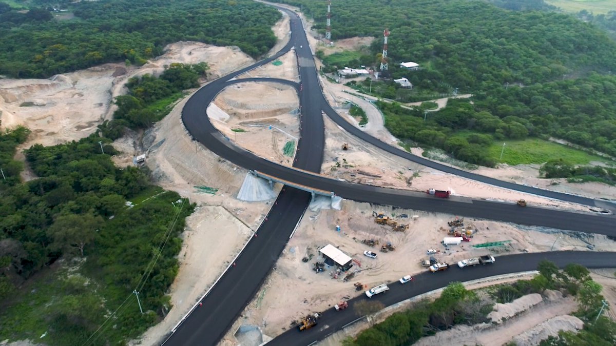 Supervisé la obra del nuevo #LibramientoSur que tendrá en total 37km y conectará al Aeropuerto con #Tuxtla y #Ocozocoautla.