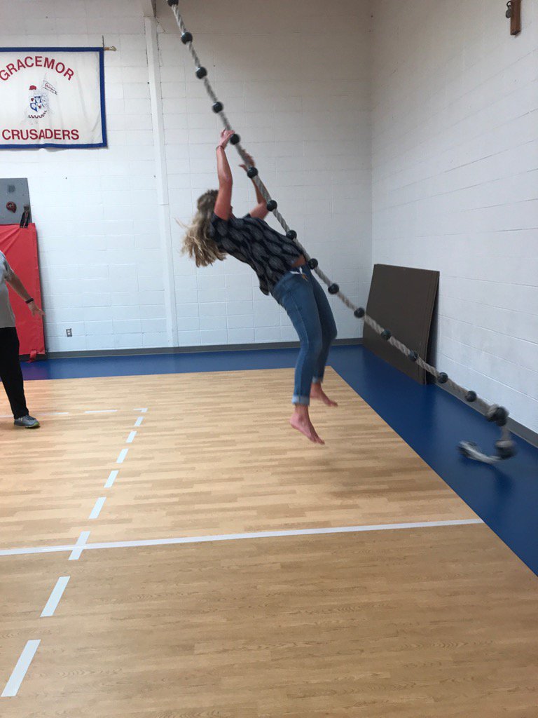 Like and retweet this so we can win!!!! In mid air jumping off of a swing! #Team5 SH#19 #ForeverGracemor