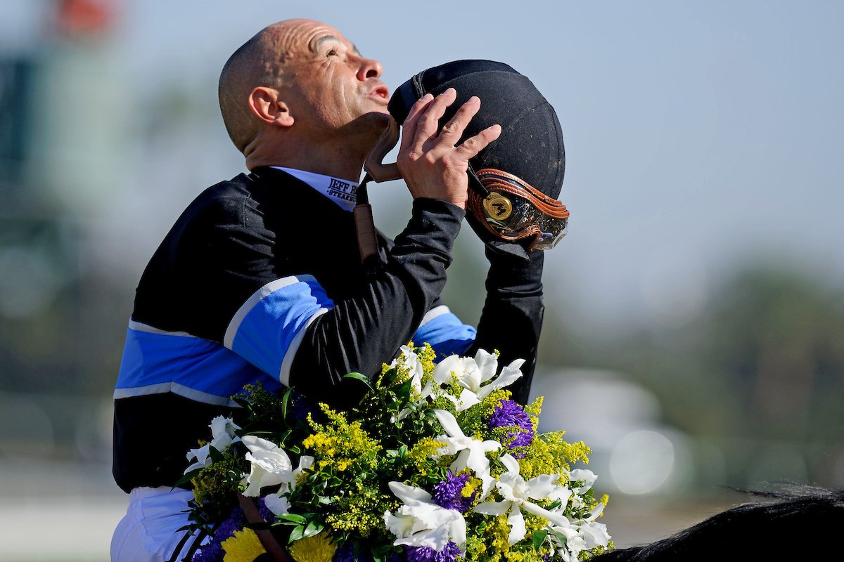 Happy Birthday to the winnest jockey in history, HOF\er Money Mike Smith!      