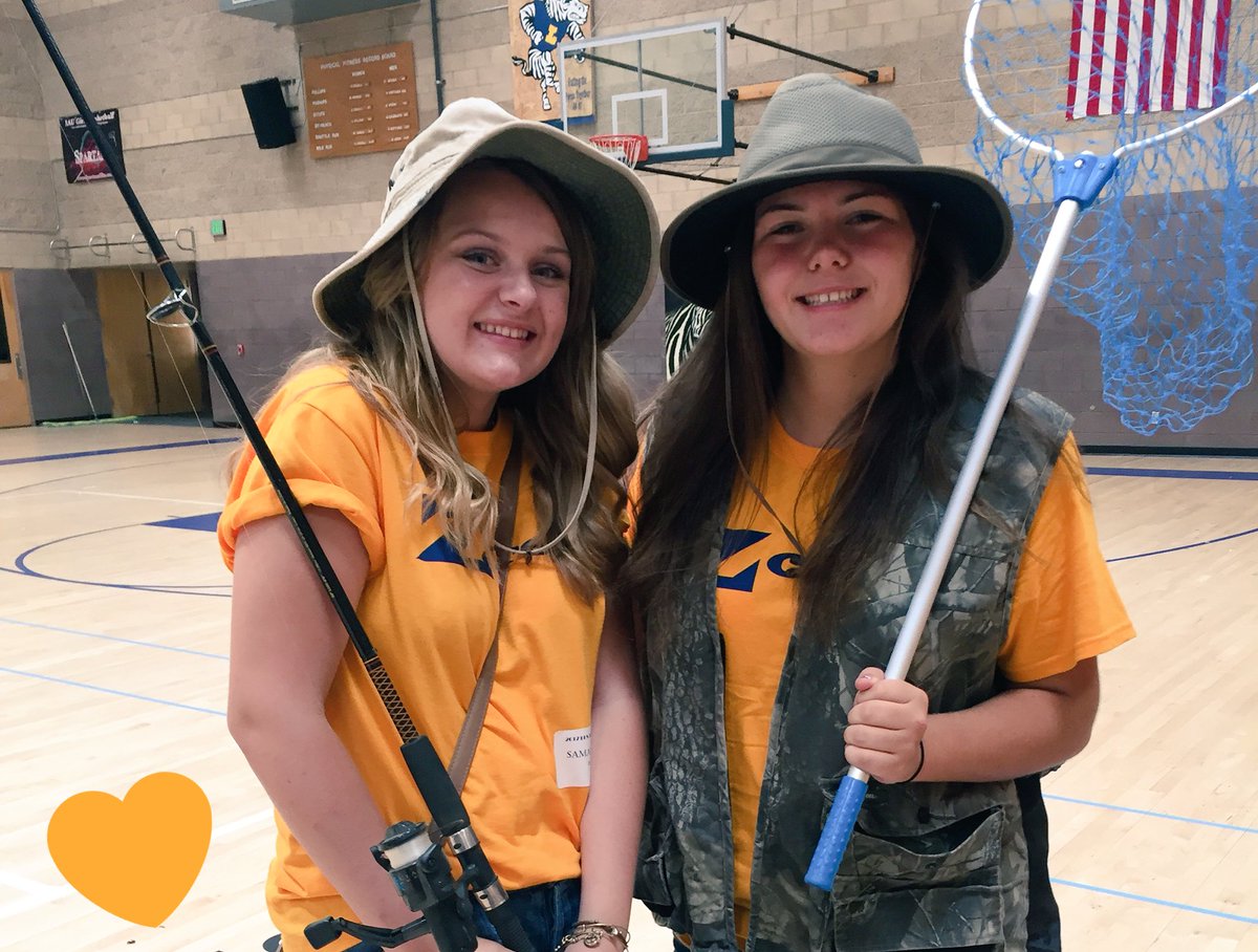 itssjustsamm's tweet photo. freshman orientation was soooo much fun with my girls and i can't wait to do it again πππ #fishinforjellies #zebracrew https://t.co/V0K7BtVglt