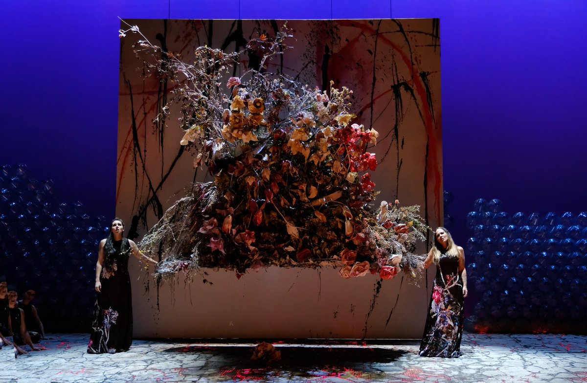 Rof_Pesaro's tweet photo. 23. Pamyra, Ismène and Greek women sing their pain waiting to know Greeks’ faith #ROFSiege #RFO2017 https://t.co/i7TswyfPsN