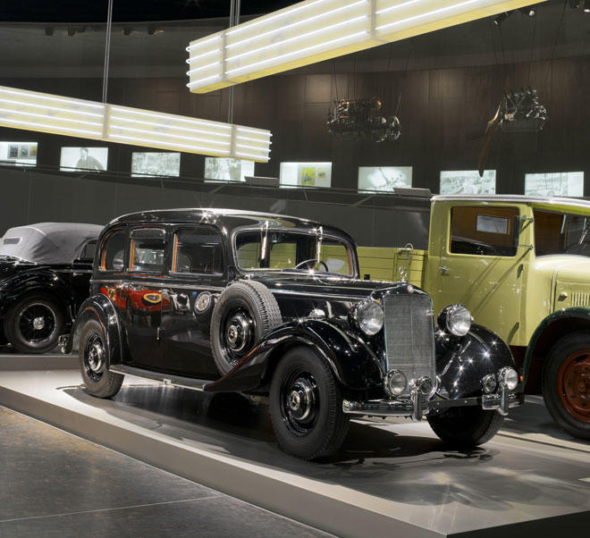 TexasCarsDirect's tweet photo. Talk about a #Throwback! The Mercedes-Benz #260D Pullman was the world's first diesel-engined passenger car from large scale production. https://t.co/ghawLPvRAV
