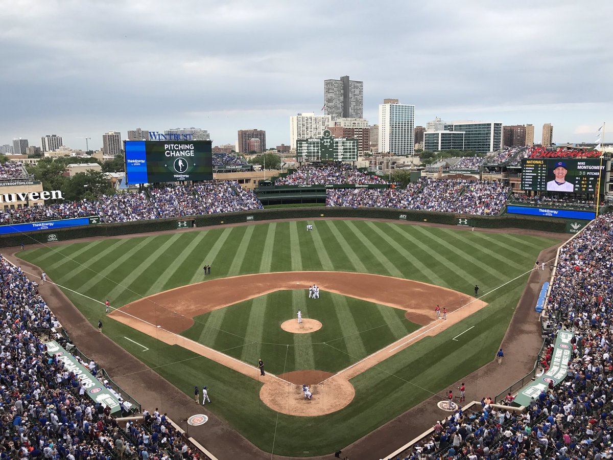 WilliamHMacy's tweet photo. I threw out the first ball at the Cubs game!! https://t.co/MJHvLv7taW